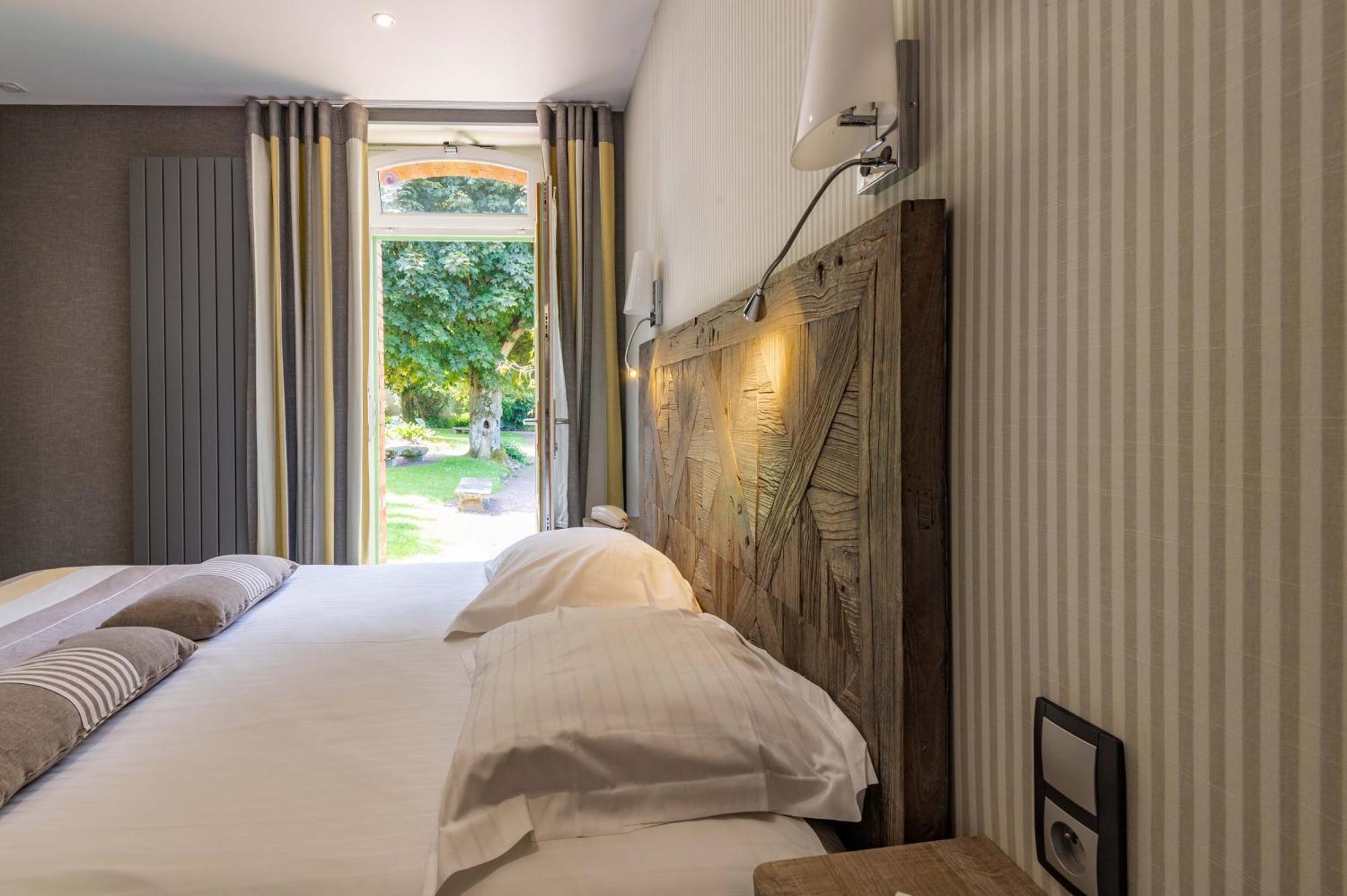 Logis Hotel Restaurant Auberge De La Selune Ducey-Les Cheris Rum bild
