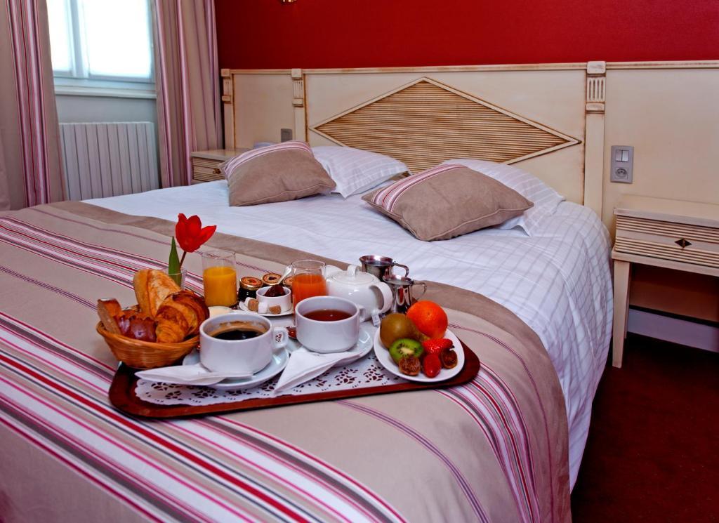 Logis Hotel Restaurant Auberge De La Selune Ducey-Les Cheris Rum bild