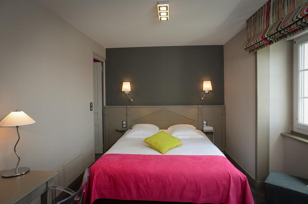 Logis Hotel Restaurant Auberge De La Selune Ducey-Les Cheris Rum bild