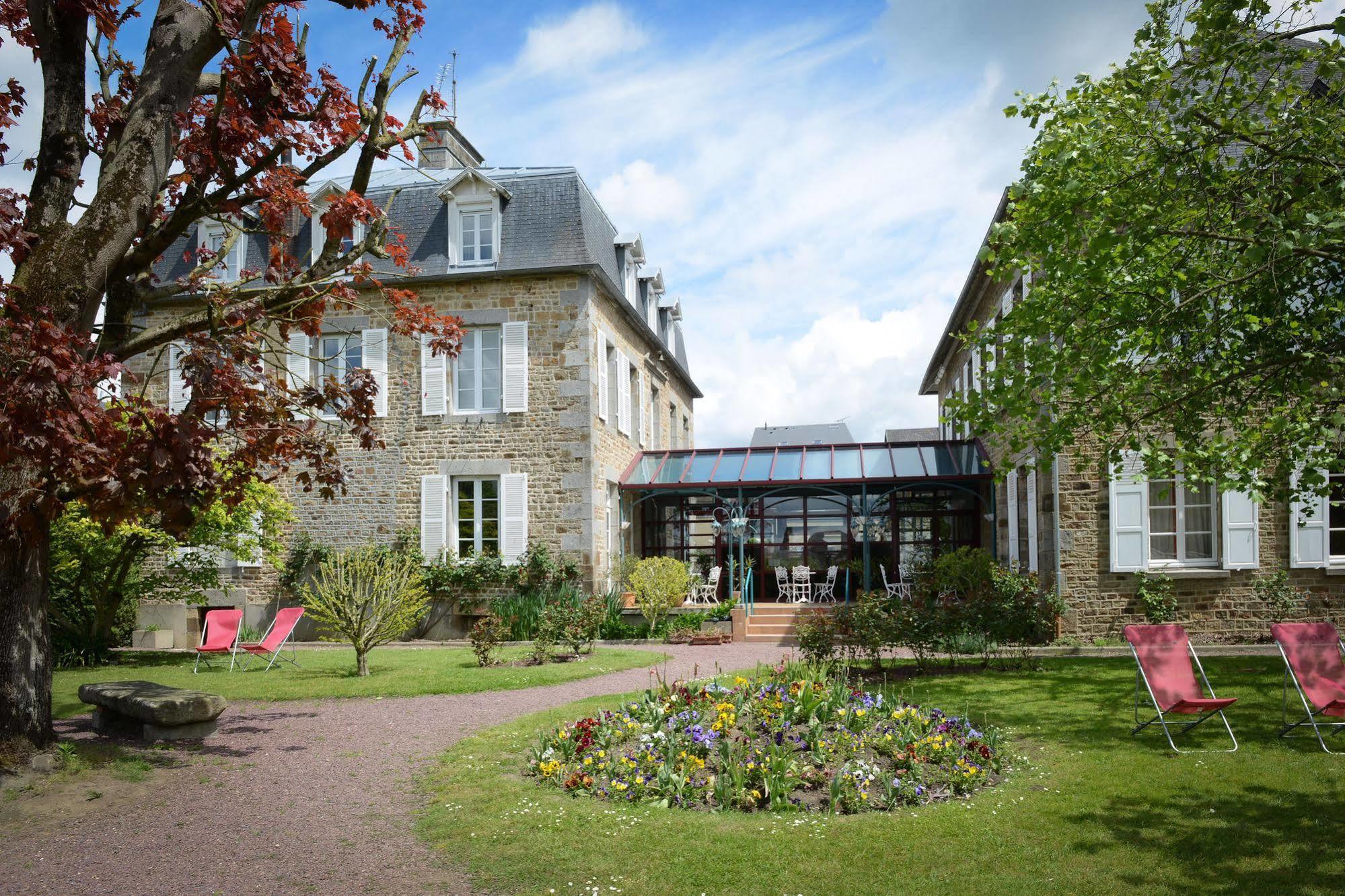 Logis Hotel Restaurant Auberge De La Selune Ducey-Les Cheris Exteriör bild